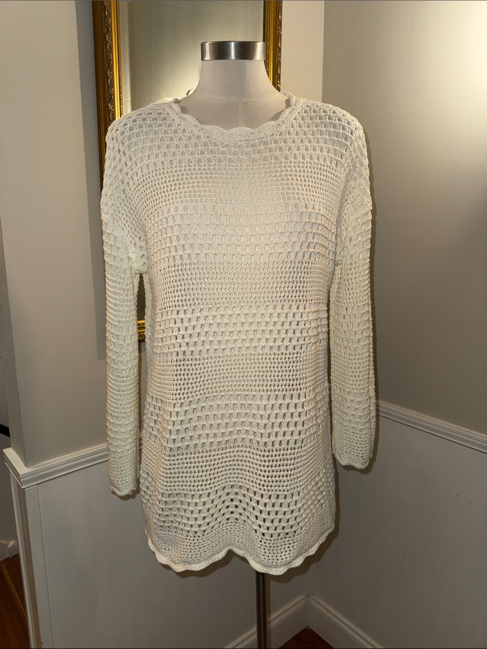 White Bathing Suit Coverup. Size medium. Like new!
